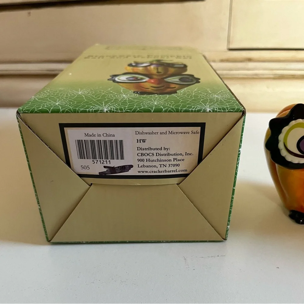 NIB Cracker Barrel Fall Halloween Salt & Pepper Cat & Owl Pumpkin, Stackable